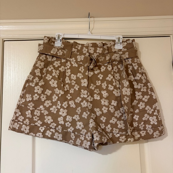 Garcia Floral Tan/Khaki Women's Shorts - Picture 1 of 11